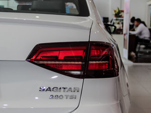 2016280TSI ԄR-Line ^