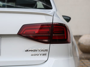 2016款280TSI 自动R-Line 尾灯