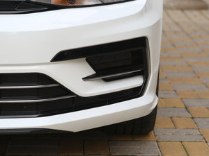2016款280TSI 自动R-Line 前雾灯