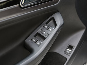 2016款280TSI 自动R-Line 主驾车窗控制区	