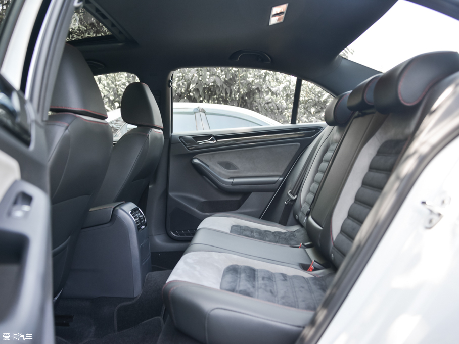 2016�����vGLI 2.0TSI GLI