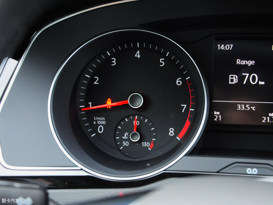 2017���~�v 330TSI DSG ���A��