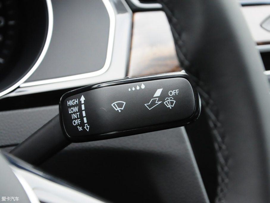 2017���~�v 330TSI DSG ���A��