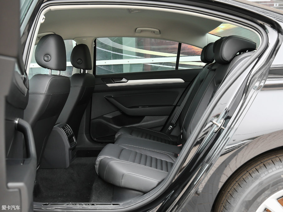 2017���~�v 330TSI DSG ���m��