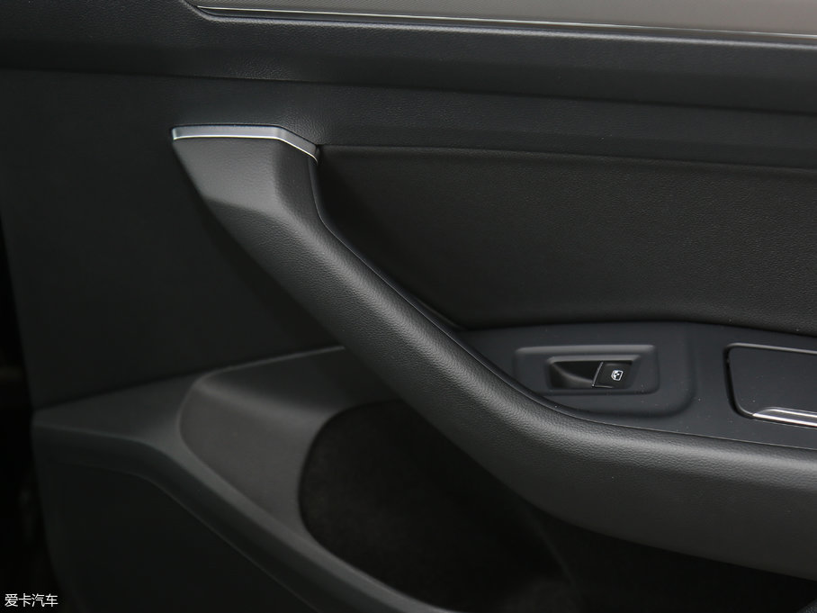 2017���~�v 330TSI DSG ���m��