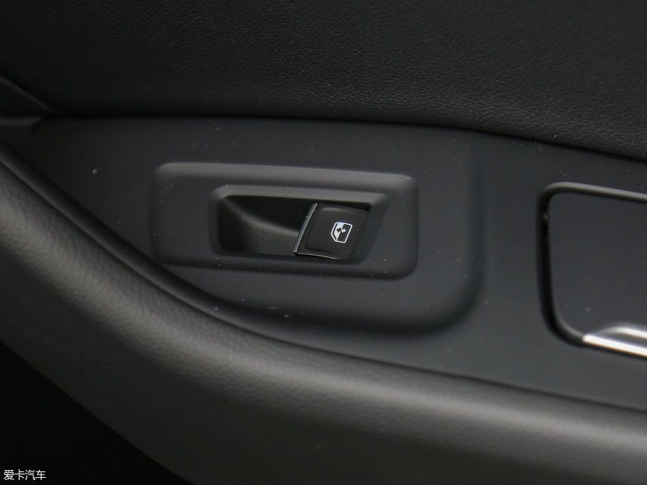 2017���~�v 330TSI DSG ���m��