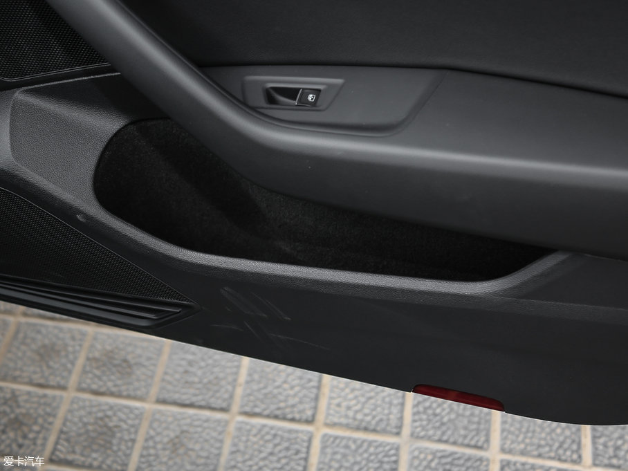 2017���~�v 330TSI DSG ���m��