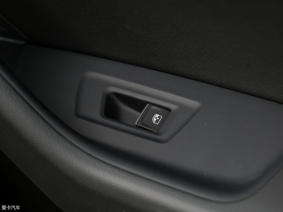 2017���~�v 330TSI DSG ���m��