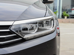 2017款330TSI DSG 豪华型 大灯