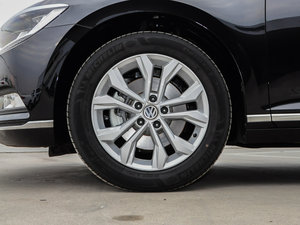 2017款330TSI DSG 豪华型 轮圈