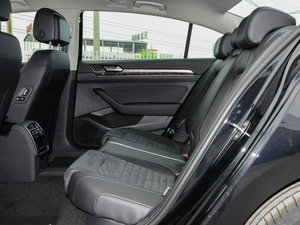 2017款330TSI DSG 豪华型 后排空间