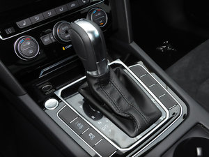 2017款330TSI DSG 豪华型 换挡杆
