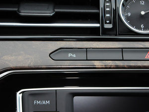 2017330TSI DSG A п؅^