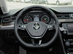 2017款330TSI DSG 豪华型 方向盘