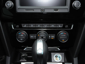 2017330TSI DSG A п؅^