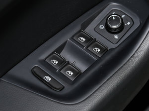 2017330TSI DSG A {܇ƅ^(q)	