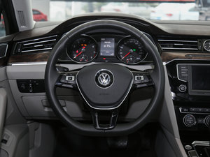 2017款380TSI DSG 豪华型 方向盘