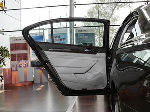 2017款380TSI DSG 豪华型 左后车门
