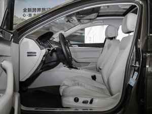 2017款380TSI DSG 豪华型 前排空间