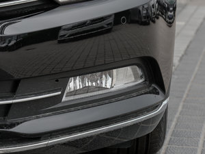 2017款330TSI DSG 舒适型 前雾灯