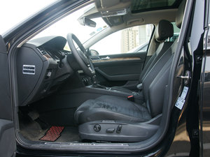 2017款380TSI DSG 尊贵型 前排空间