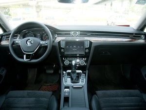 2017款380TSI DSG 尊贵型 内饰全景