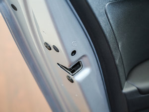 2017款1.5L 手动舒适型 空间座椅