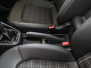 2017款1.5L 手动舒适型 驻车制动器