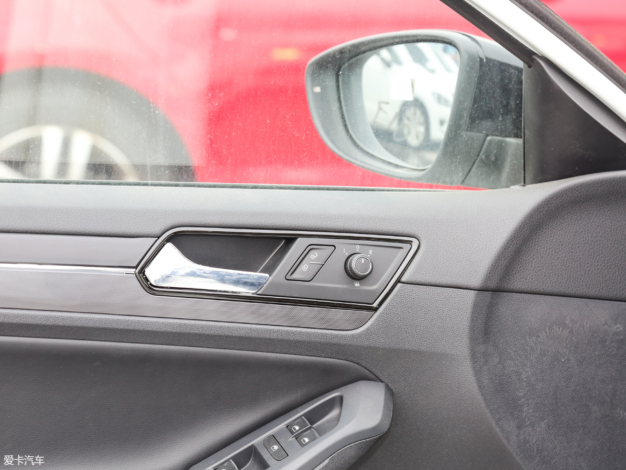 2017v 280TSI ԄR-Line