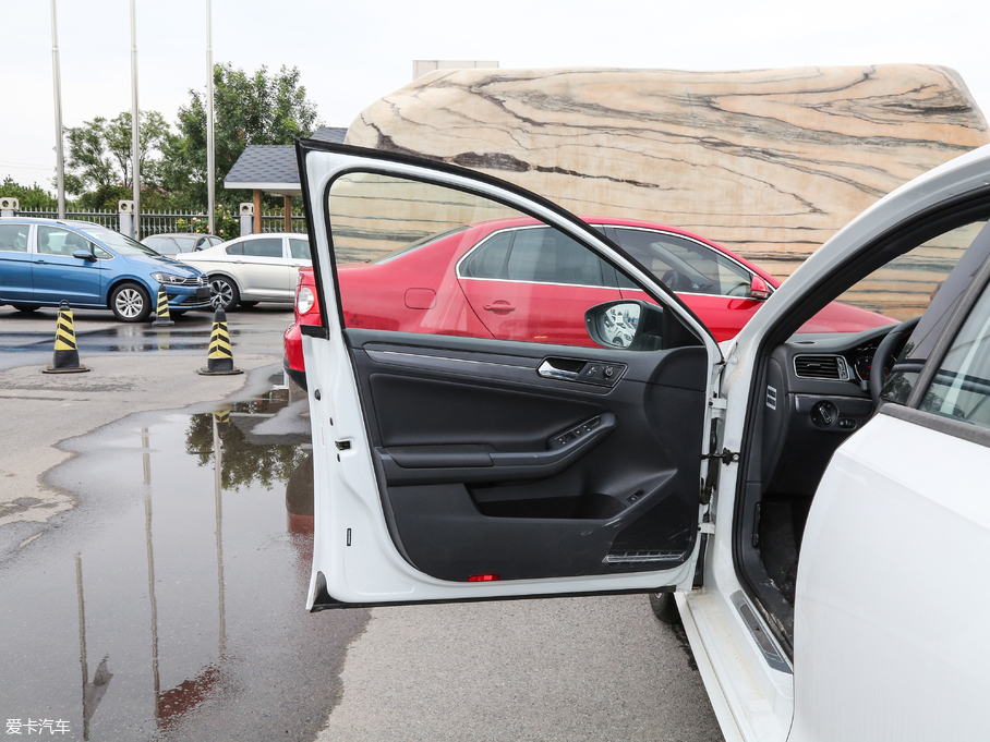 2017v 280TSI ԄR-Line