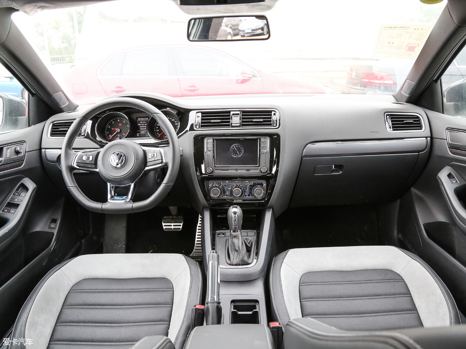 2017v 280TSI ԄR-Line