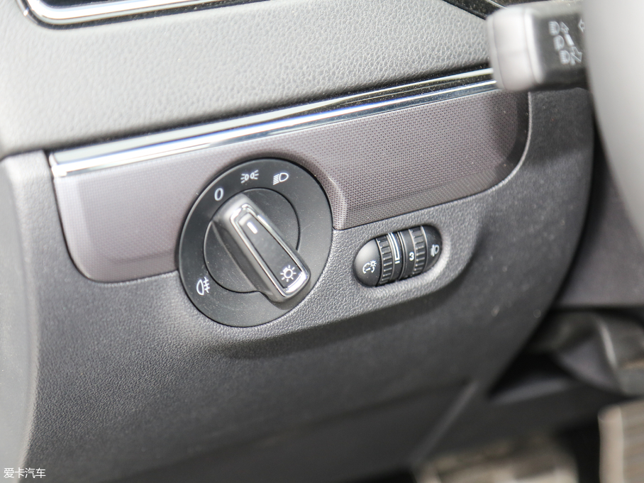 2017v 280TSI ԄR-Line