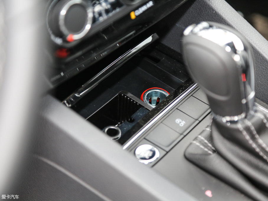 2017v 280TSI ԄR-Line