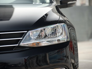 2017款230TSI 手动舒适型 大灯