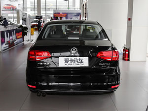 2017款230TSI 手动豪华型 正后	