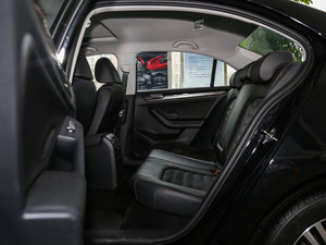 2017款230TSI 手动豪华型 后排空间
