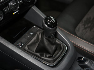 2017款230TSI 手动豪华型 换挡杆
