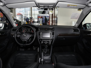 2017款230TSI 手动豪华型 内饰全景