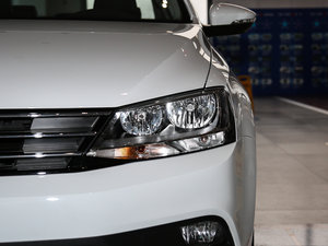 2017款1.6L 手动舒适型 大灯