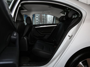 2017款1.6L 手动舒适型 后排空间
