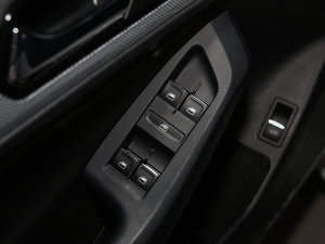 2017款1.6L 手动舒适型 主驾车窗控制区	