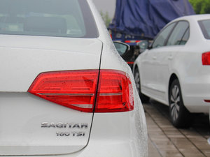 2017款180TSI 自动臻享型 尾灯