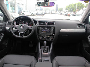 2017款180TSI 自动臻享型 内饰全景