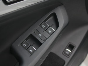 2017款180TSI 自动臻享型 主驾车窗控制区	