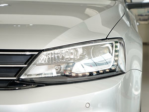 2017款230TSI DSG豪华型 大灯