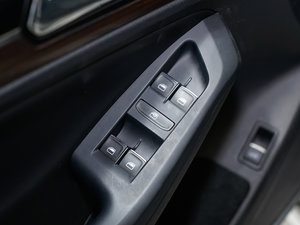 2017款230TSI DSG豪华型 主驾车窗控制区	