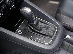2017款230TSI DSG豪华型 换挡杆