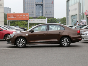 2017款1.6L 自动舒适型 正侧（左）