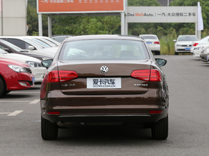 2017款1.6L 自动舒适型 正后	