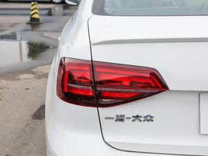 2017280TSI ԄR-Line ^